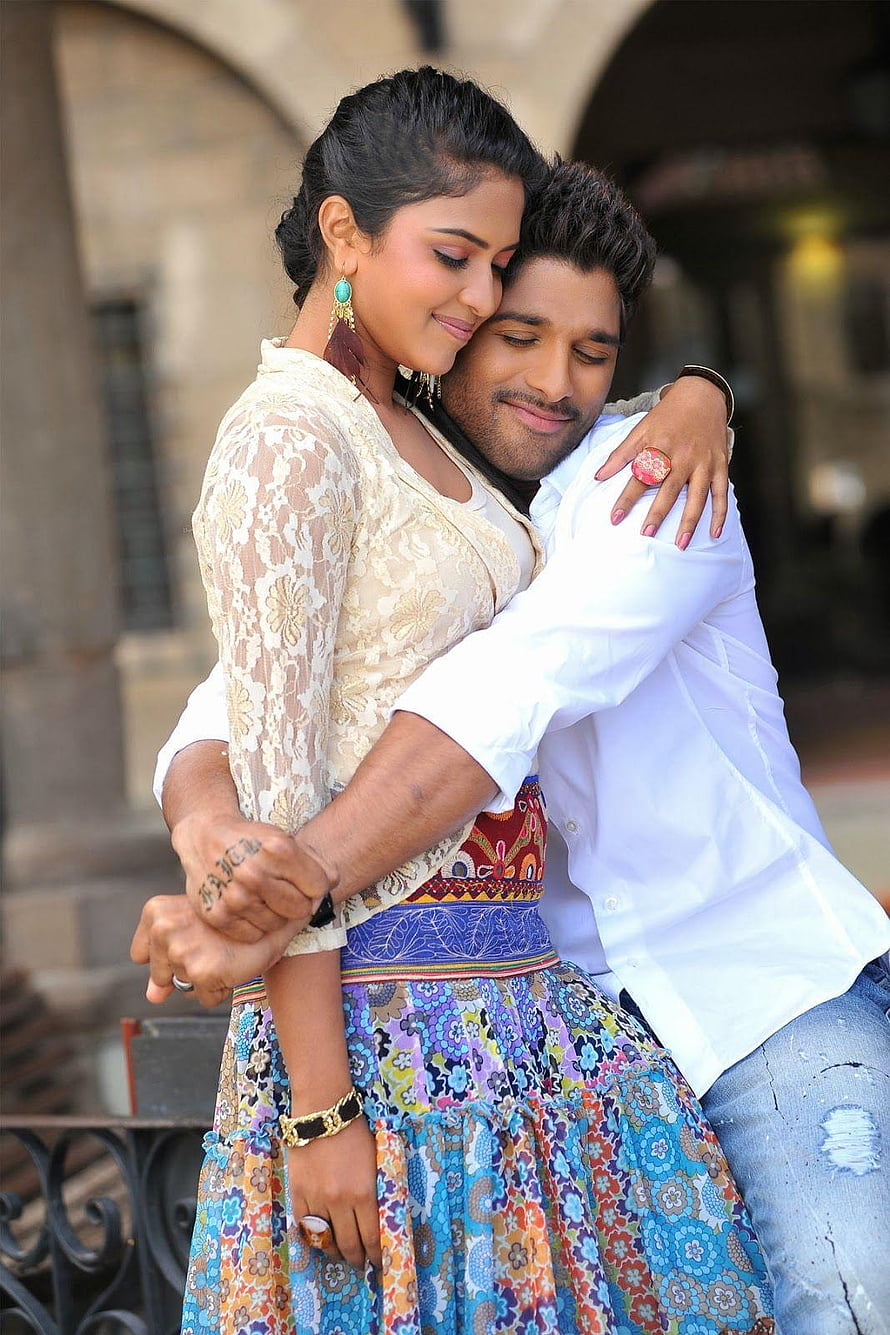 Allu Arjun and Pooja Hegde in a Romantic Embrace Wearing Traditional Ethnic Wear HD phone wallpaper