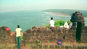 Dil Chahta Hai Movie Scene: Friends at Coastal Stone Ruins HD wallpaper