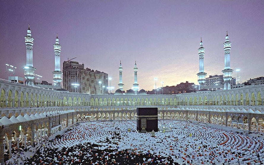 Grand Mosque in Makkah at Dusk with Pilgrims Circling the Kaaba HD wallpaper