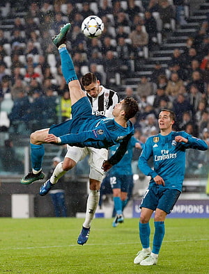 Cristiano Ronaldo Bicycle Kick vs Juventus in UEFA Champions League HD phone wallpaper