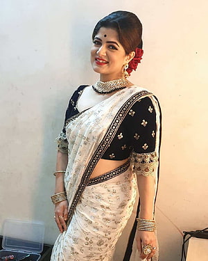 Srabanti Chatterjee in an elegant white and black embroidered saree with traditional jewelry HD phone wallpaper