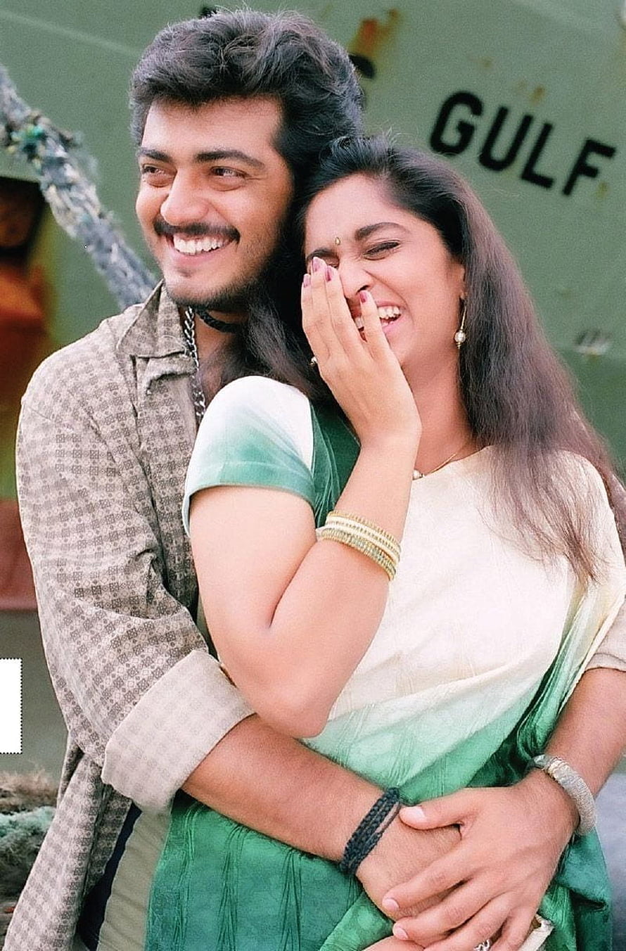 Eswaran and Shalini in a warm embrace during a film scene HD phone wallpaper