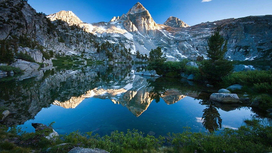 Alpine Mountain Peak Reflected in a Serene High Country Lake HD wallpaper
