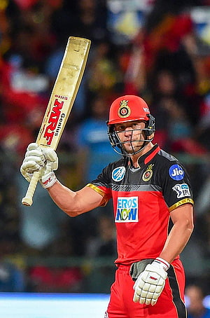AB de Villiers in Royal Challengers Bengaluru kit holding MRF cricket bat during IPL match HD phone wallpaper