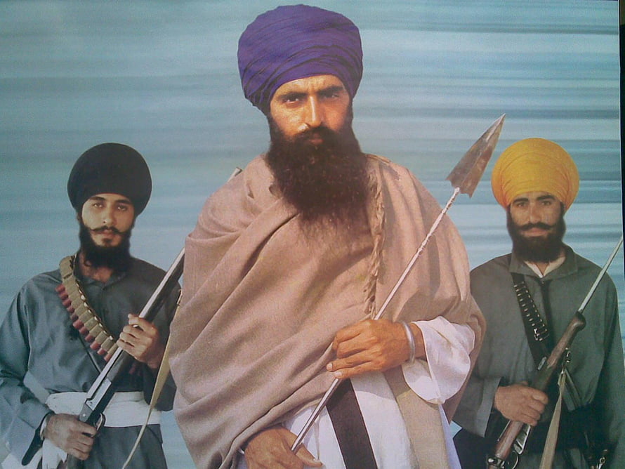 Jarnail Singh Bhindranwale with armed followers in traditional Punjabi attire HD wallpaper