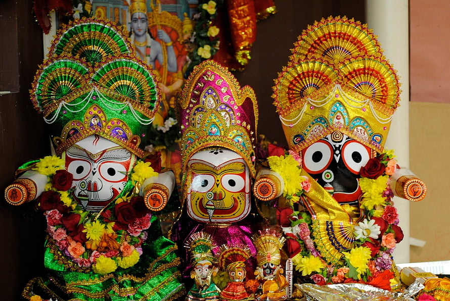 Jagannath Temple Deities Adorned in Vibrant Festive Garlands and Ornate Crowns HD wallpaper