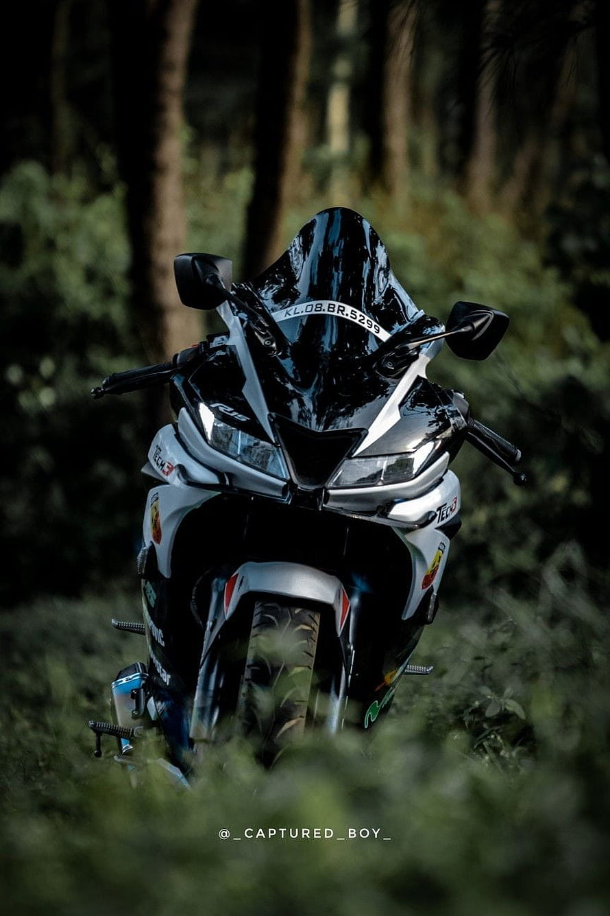 Yamaha R15 V3 sport bike parked in a dark forest with moody lighting HD phone wallpaper