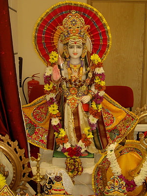 Lord Murugan Murti Adorned With Flower Garlands And Traditional Temple Attire HD phone wallpaper