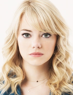 Emma Stone Portrait With Wavy Blonde Hair And Green Eyes HD phone wallpaper