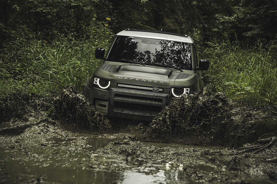 Land Rover Defender 110 Plunging Through Deep Forest Mud HD wallpaper