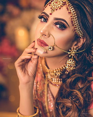 Bidya Sinha Saha in Traditional Indian Bridal Jewelry and Gold Adornments HD phone wallpaper