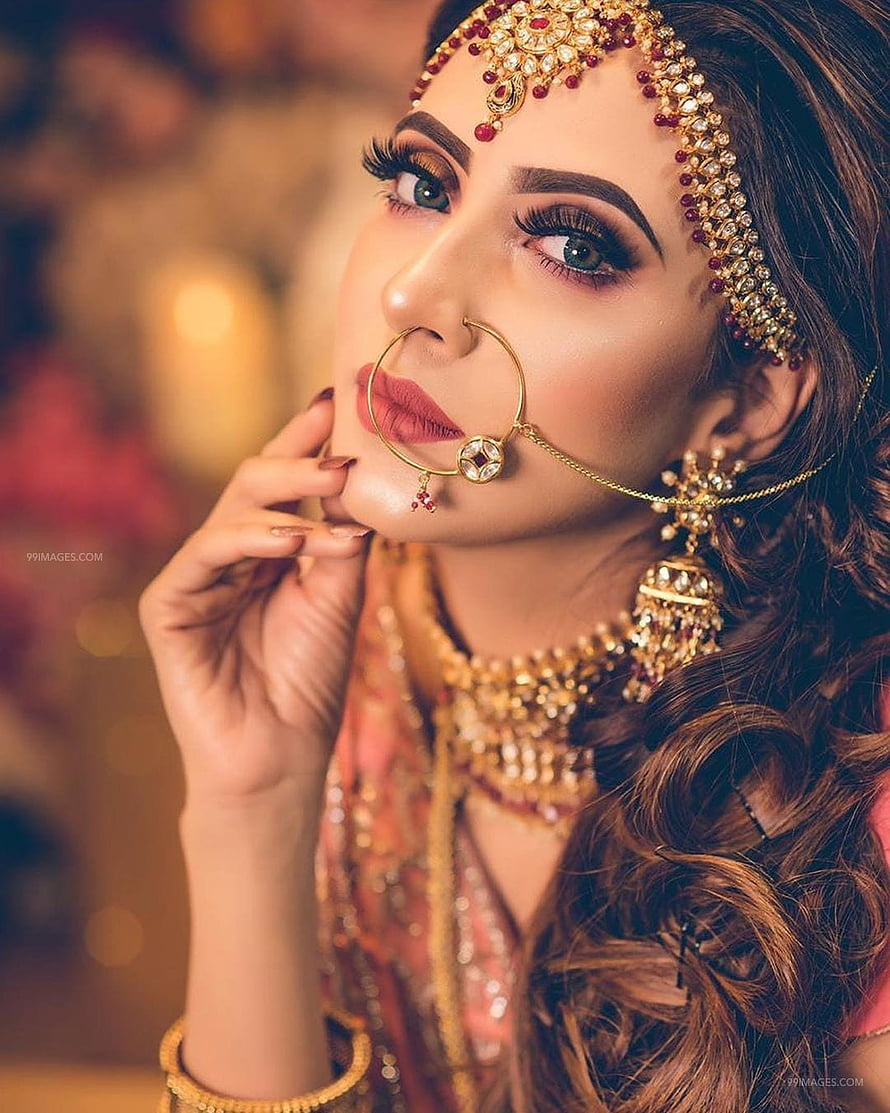 Bidya Sinha Saha in Traditional Indian Bridal Jewelry and Gold Adornments HD phone wallpaper