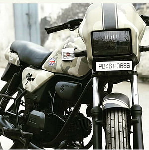 Hero Splendor Custom Motorcycle with Desert Camouflage Paint Job and Union Jack Decal HD phone wallpaper