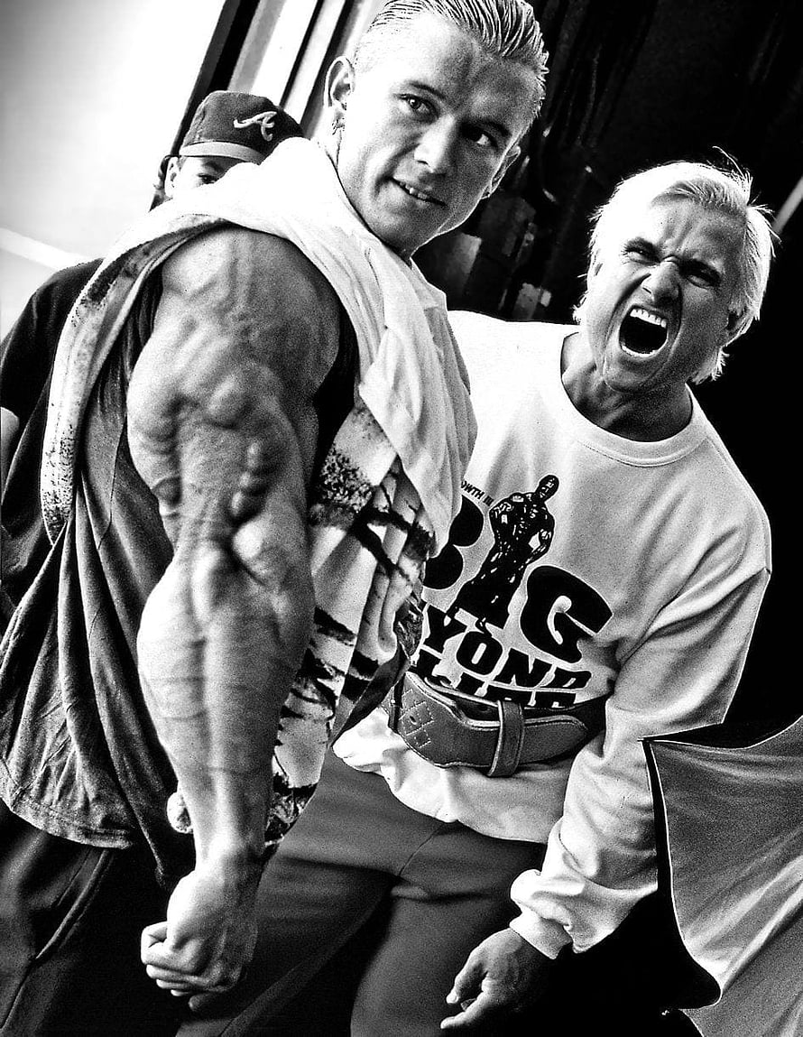 Tom Platz and Arnold Schwarzenegger in a black and white bodybuilding photo HD phone wallpaper