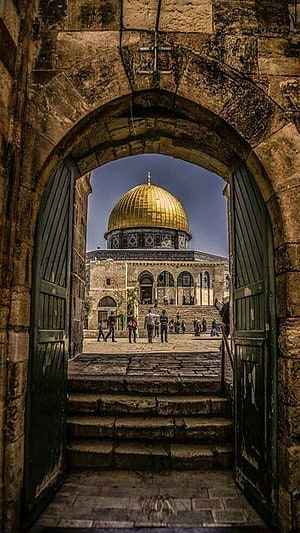 Dome of the Rock framed by ancient stone archway in Jerusalem HD phone wallpaper