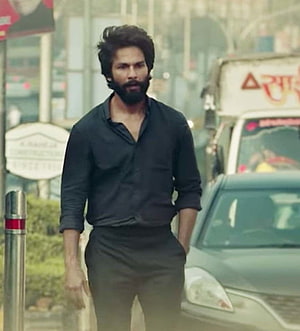 Shahid Kapoor as Kabir Singh Walking Through a City Street in a Dark Shirt HD phone wallpaper