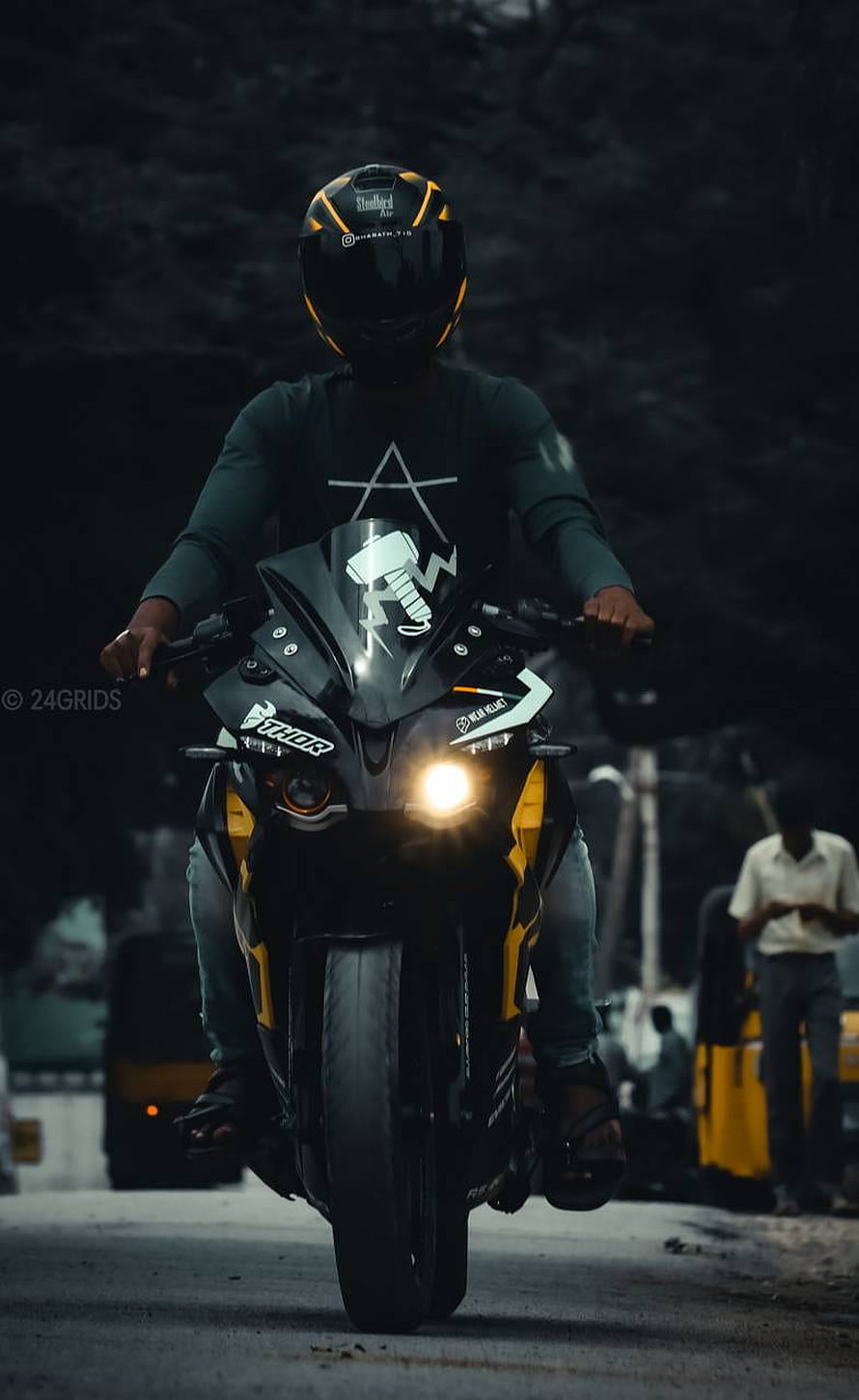 Rider on a Black and Yellow Royal Enfield Meteor 350 Motorcycle at Night HD phone wallpaper