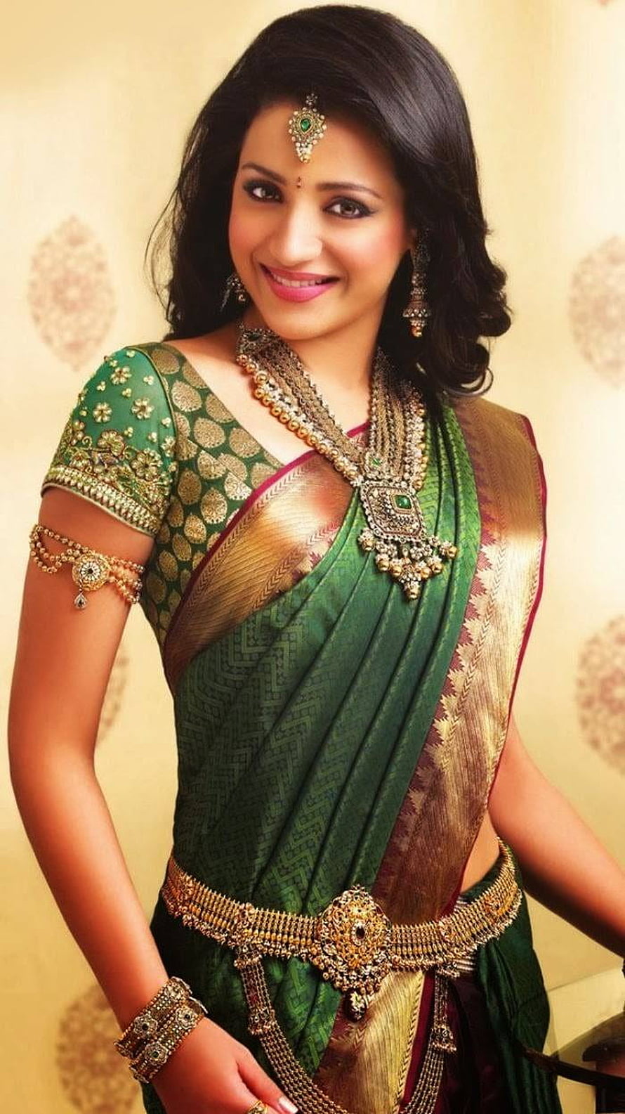 Elegant Green Silk Saree With Gold Zari Border And Traditional Indian Jewelry HD phone wallpaper