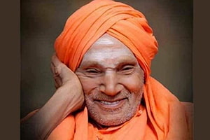 Portrait of Elderly Hindu Monk in Orange Turban and Saffron Robes HD wallpaper