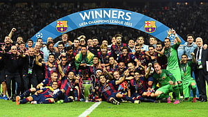 FC Barcelona Team Celebrating UEFA Champions League 2015 Victory With Trophy HD wallpaper