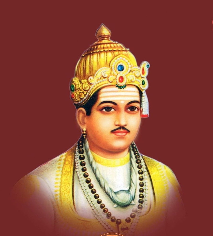 Portrait of Kulandhaiarasan in traditional royal attire with ornate golden crown and beaded necklaces HD phone wallpaper