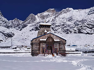 Kedarnath Temple Standing in Deep Snow Against Snow-Capped Himalayan Peaks HD wallpaper