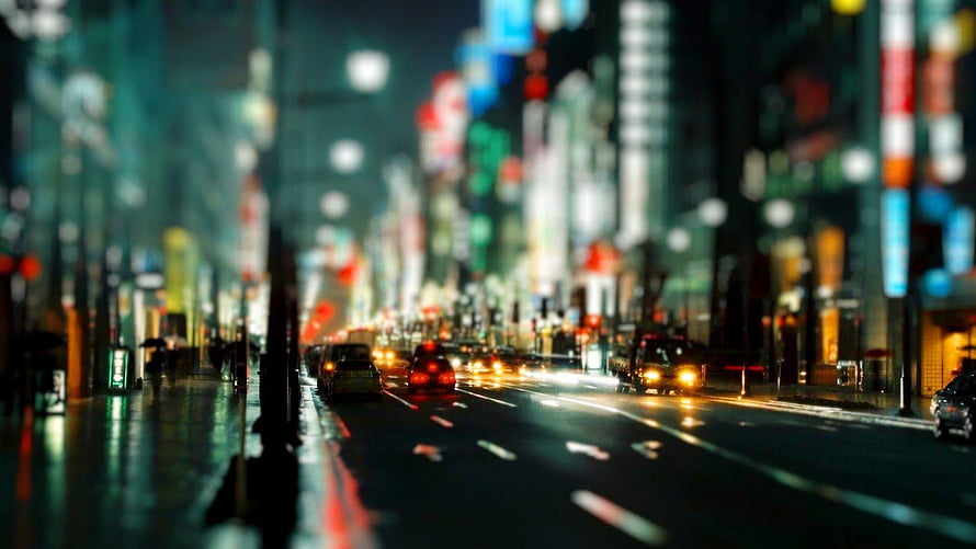 Rainy City Street at Night with Bokeh Lights and Traffic HD wallpaper