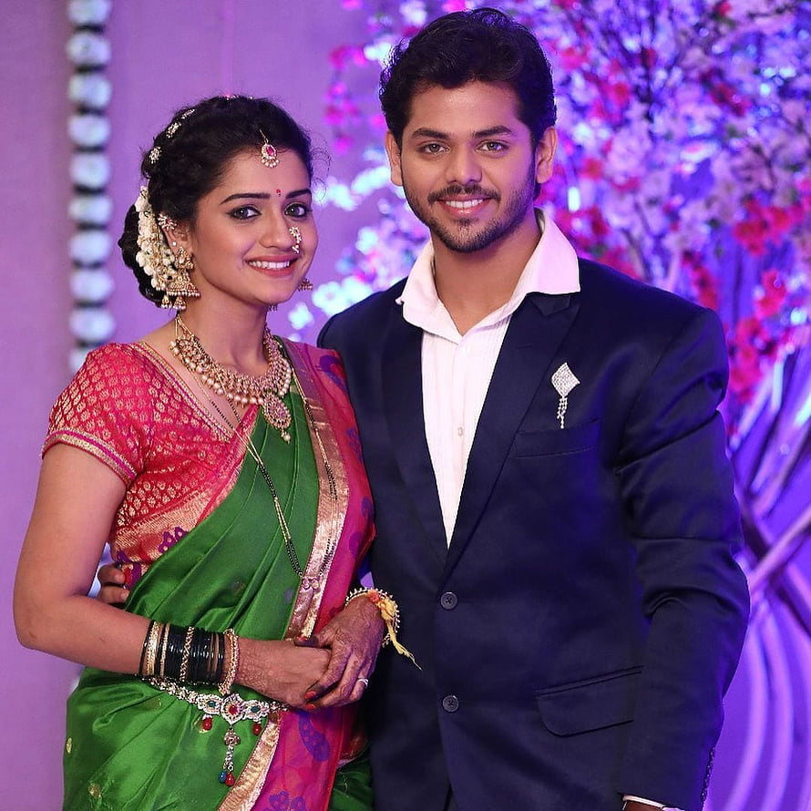 Marathi Couple in Traditional Green Saree and Navy Suit at a Festive Wedding Celebration HD phone wallpaper