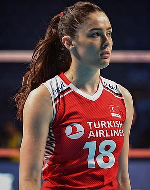 Zehra Güneş in Turkish National Team Volleyball Jersey with Turkish Airlines Sponsor HD phone wallpaper