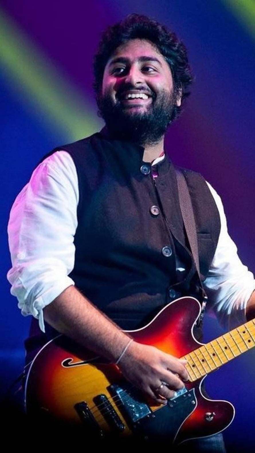 Arijit Singh Playing Electric Guitar on Stage with Vibrant Lighting HD phone wallpaper