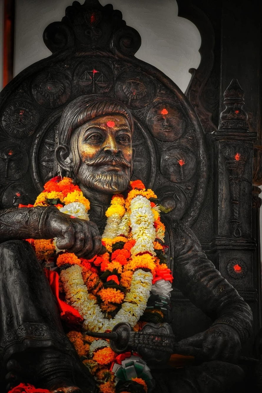 Chhatrapati Shivaji Maharaj Statue Adorned With Marigold and Jasmine Garlands HD phone wallpaper