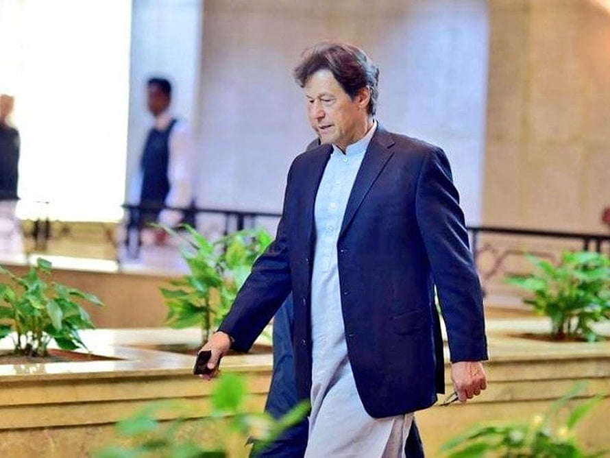 Imran Khan Walking in Formal Attire at an Official Government Venue HD wallpaper