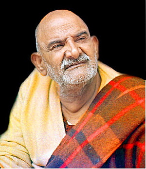 Neem Karoli Baba Portrait in Traditional Yellow and Red Attire HD phone wallpaper
