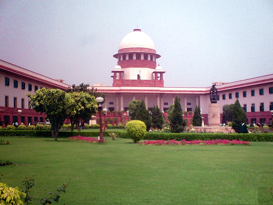 Supreme Court of India Building with Central Dome and Landscaped Gardens HD wallpaper