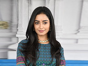 Tridha Choudhury Portrait in Traditional Indian Attire with Floral Patterned Top HD wallpaper