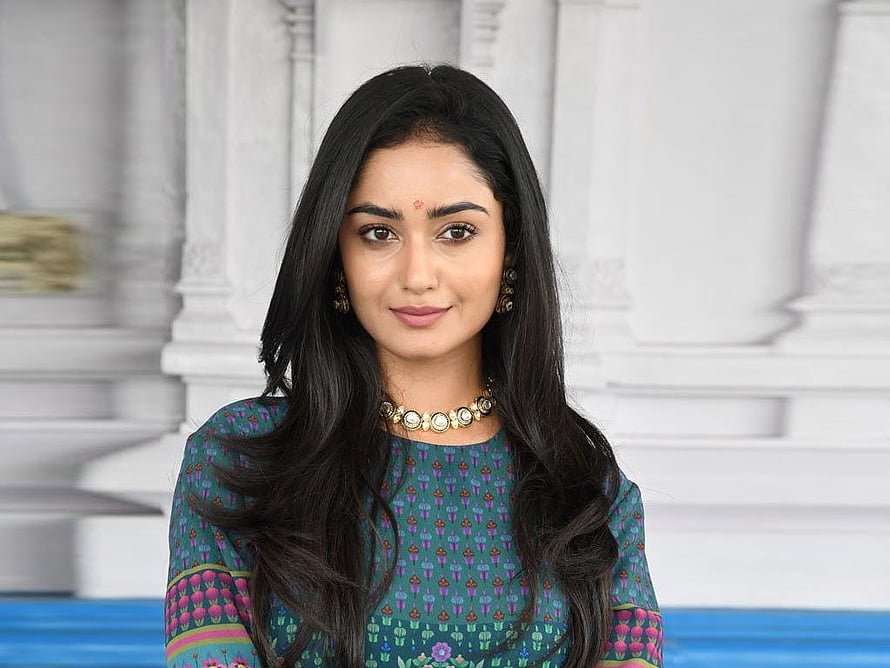 Tridha Choudhury Portrait in Traditional Indian Attire with Floral Patterned Top HD wallpaper