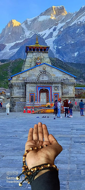 Kedarnath Temple with Praying Hands and Snow-Capped Himalayan Peaks HD phone wallpaper