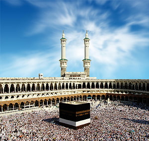 The Kaaba in Mecca Surrounded by Pilgrims Under a Blue Sky HD wallpaper