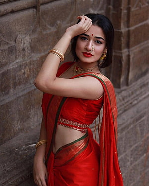 Elegant Indian Woman in Traditional Red Saree with Gold Jewelry and Nose Ring, Hot girls in saree, marathi girls HD phone wallpaper