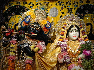 Banke Bihari Krishna and Radha Murti Adorned with Flowers and Jewels HD wallpaper