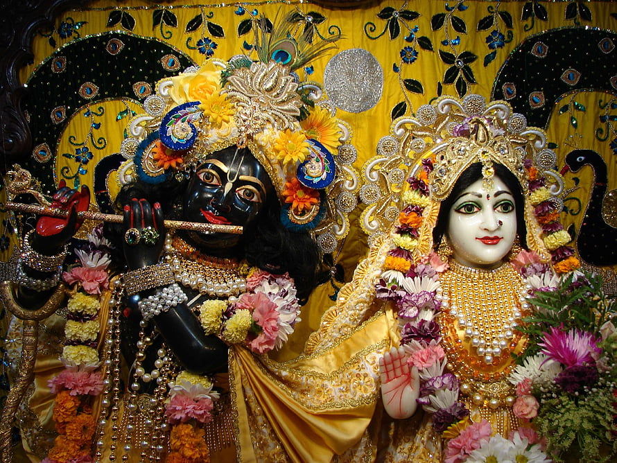 Banke Bihari Krishna and Radha Murti Adorned with Flowers and Jewels HD wallpaper
