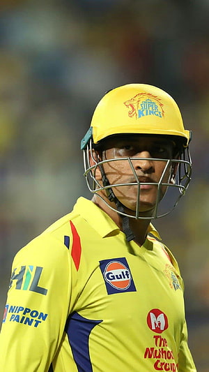 MS Dhoni in Chennai Super Kings Yellow Jersey and Helmet HD phone wallpaper
