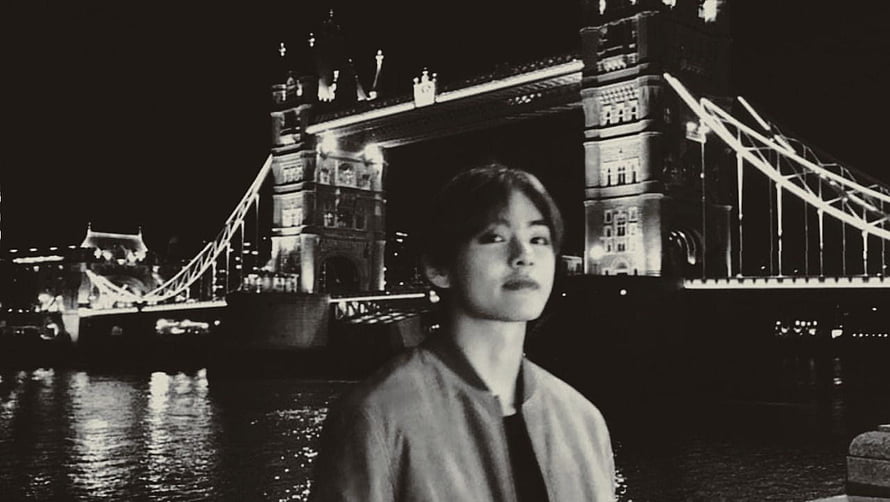 Kim Taehyung in Black and White Portrait with Tower Bridge London at Night HD wallpaper