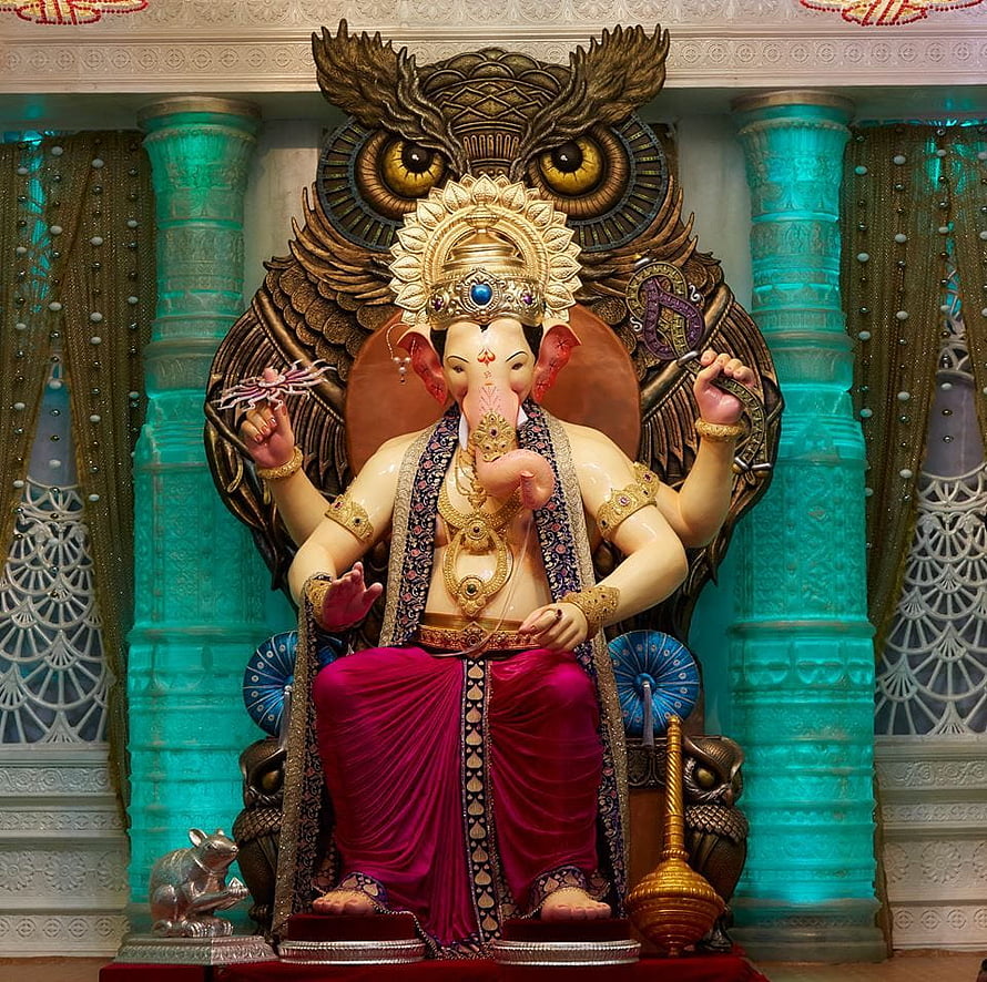 Lalbaugcha Raja Ganesha Murti with Owl Backdrop and Pink Dhoti HD wallpaper