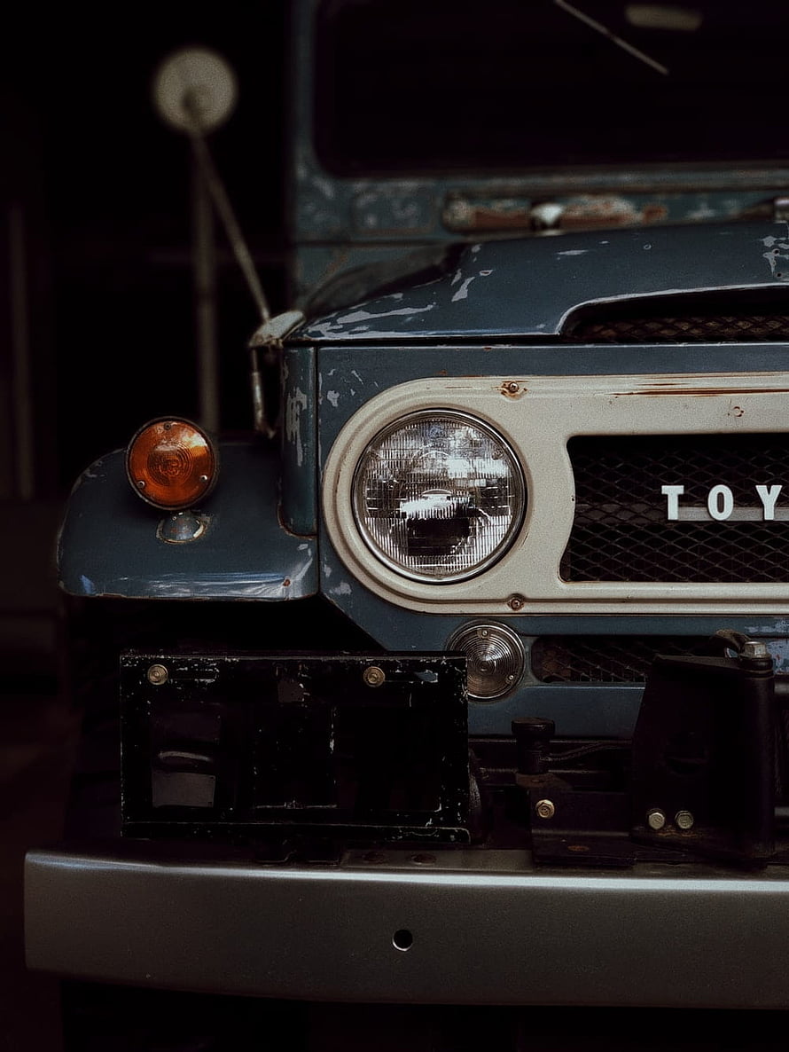 Vintage Toyota Land Cruiser FJ40 Front Grille and Headlight Close-Up HD phone wallpaper