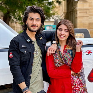 Kinza Hashmi and Haroon Kadwani posing together in a red kurta and black jacket HD phone wallpaper
