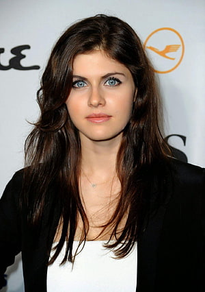 Alexandra Daddario Portrait in Black Blazer and White Top at a Red Carpet Event HD phone wallpaper