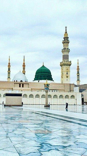 Prophet's Mosque in Medina with Green Dome and Minarets HD phone wallpaper