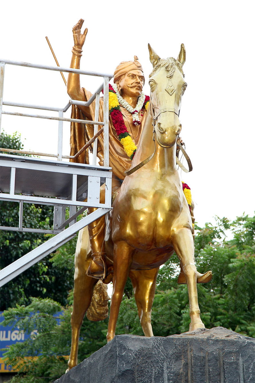 Theeran Chinnamalai Golden Equestrian Statue with Floral Garland HD phone wallpaper