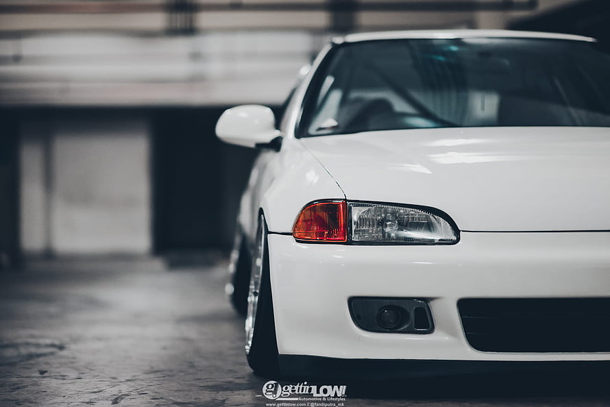 White Honda Civic Estilo Front Quarter View in Urban Setting HD wallpaper